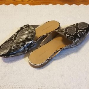 Banana republic black and white animal print mule